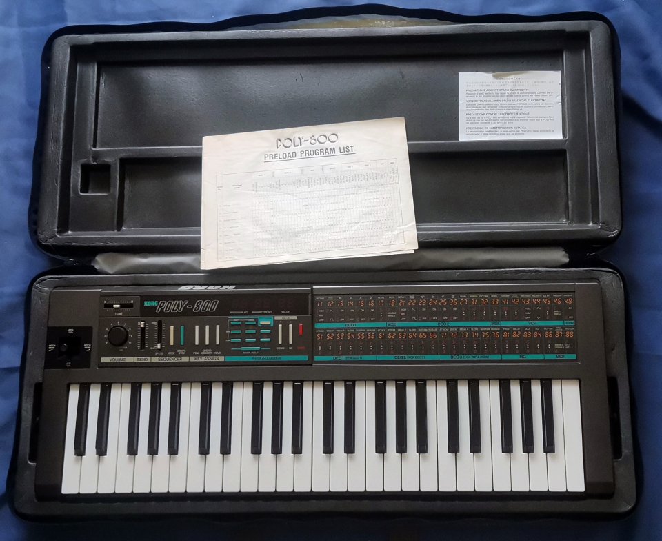 KORG POLY-800 sintetizador analógico 1983 incl. estuche original,adapt y cinta carga datos COMPLETO de segunda mano · Foto 1 de 5 · Barcelona · 350 €