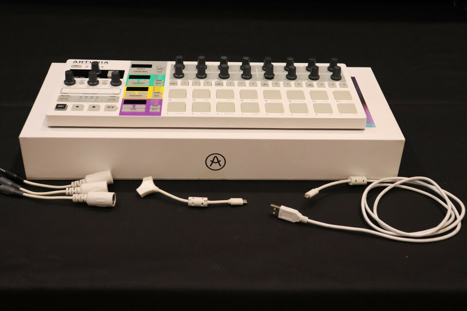 Arturia BeatStep Pro Impeccable estado con poco uso.