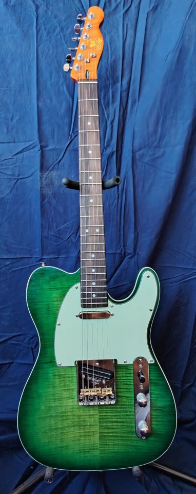 Guitarra ELg estilo telecaster de segunda mano · Foto 1 de 10 · Madrid · 550 €