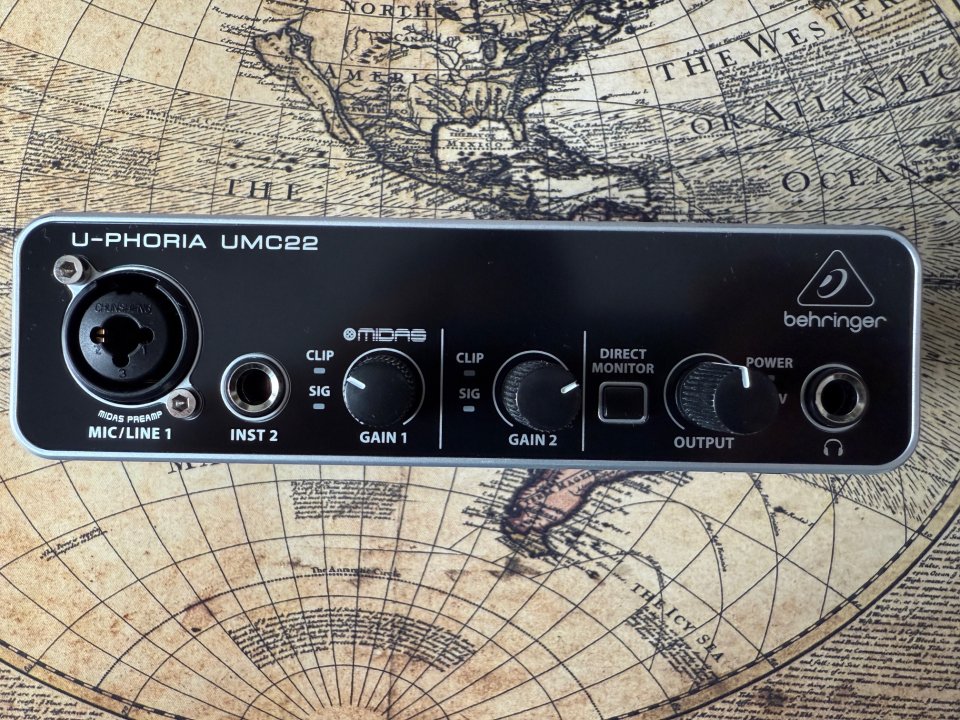 Behringer uphoria umc22