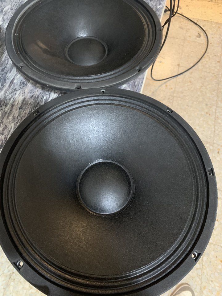 Pareja Altavoces Beyma 15p80FeN de segunda mano · Foto 2 de 3 · Toledo · 450 €