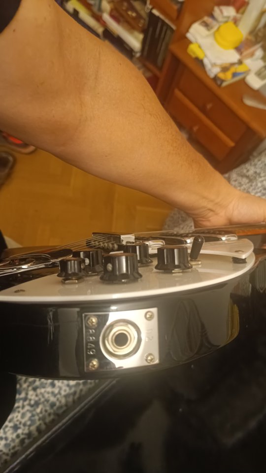 Rickenbacker 350 (año 1989) de segunda mano · Foto 7 de 10 · Madrid · 2000 €