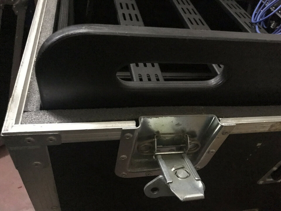 Flight Case amp. 16u. Disponibles 3 unidades , nuevos utilizados en demo.
