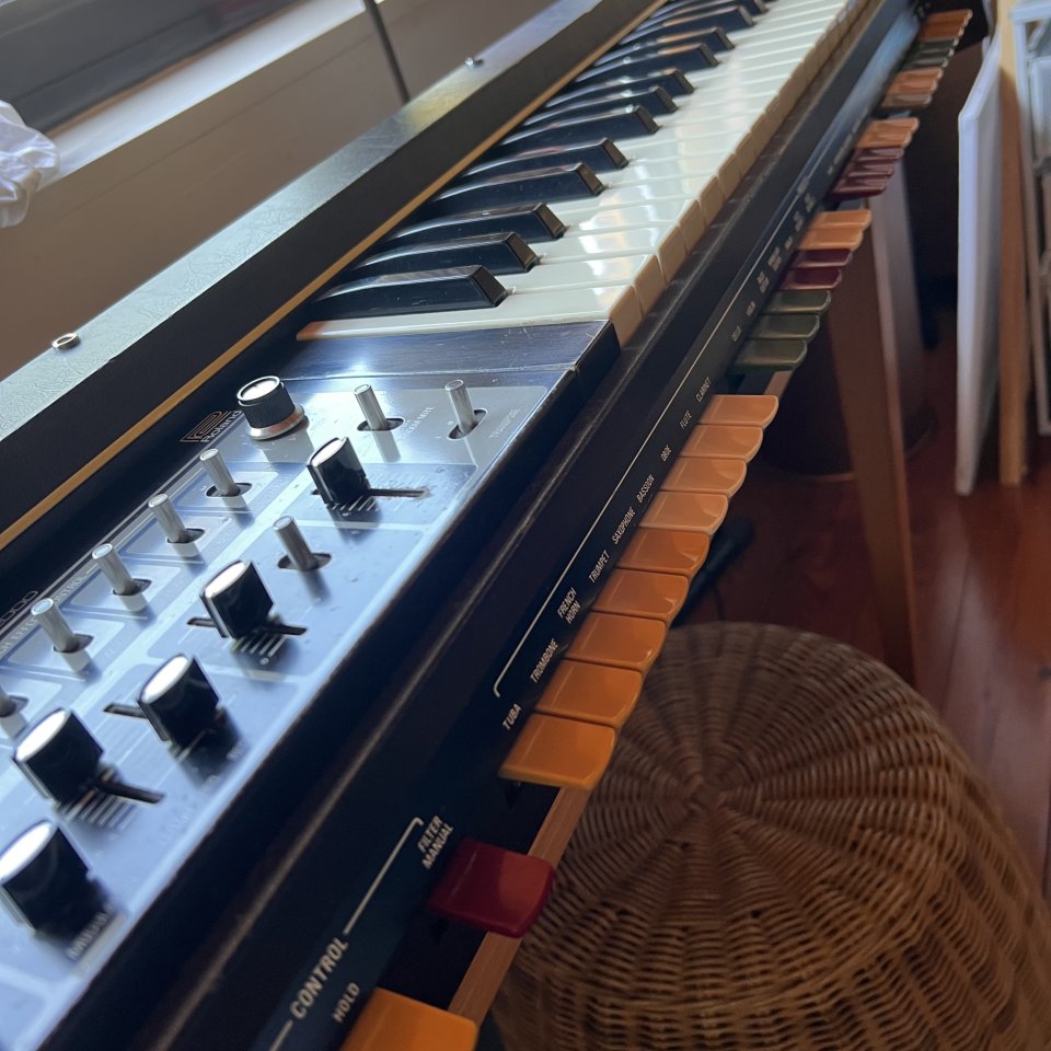 Vendo Roland SH 2000 de segunda mano · Foto 2 de 8 · Girona · 550 €