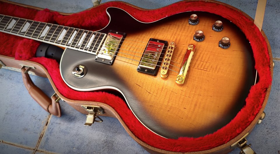 Gibson Les Paul Signature Player Plus - Satin Vintage Sunburst - 2018 - Mod Custom Metal Gold de segunda mano · Foto 1 de 10 · Sevilla · 3000 €