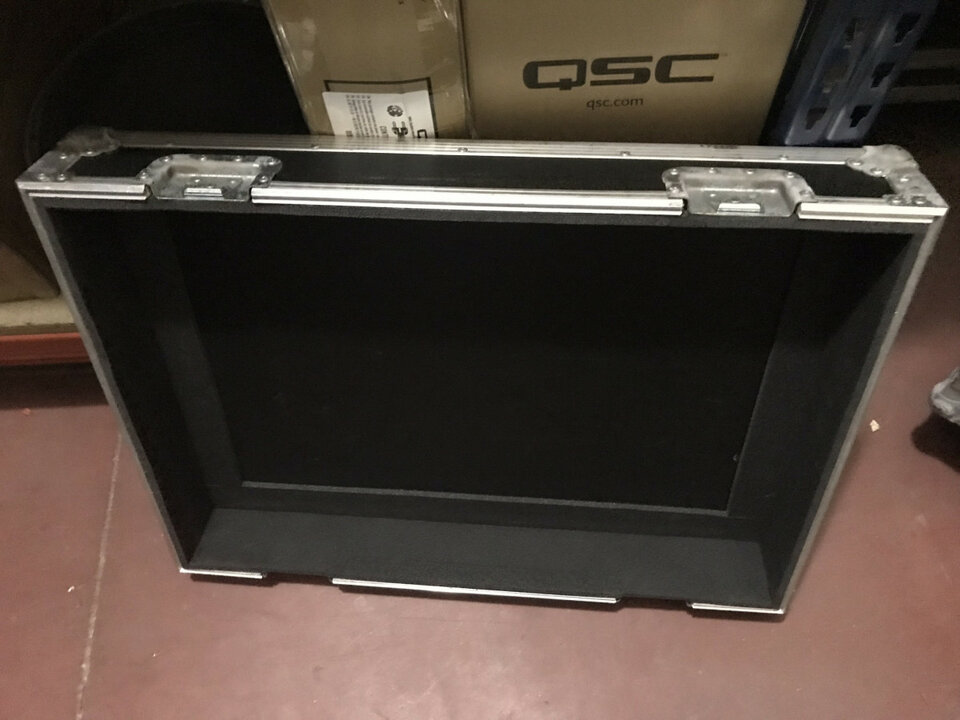 Flight Case amp. 16u. Disponibles 3 unidades , nuevos utilizados en demo.