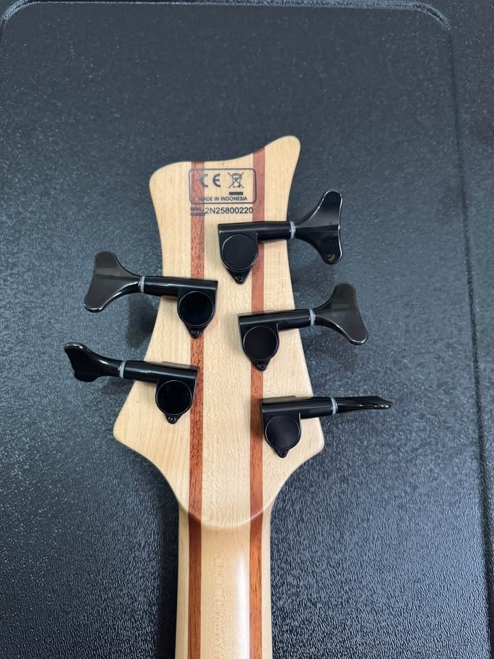 Marcus Miller F10-5 NT de segunda mano · Foto 5 de 9 · SC Tenerife · 1300 €