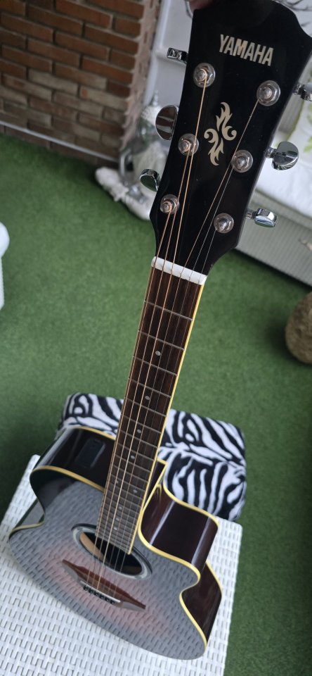 Yamaha APX Electroacústica de segunda mano · Foto 9 de 10 · Madrid · 150 €
