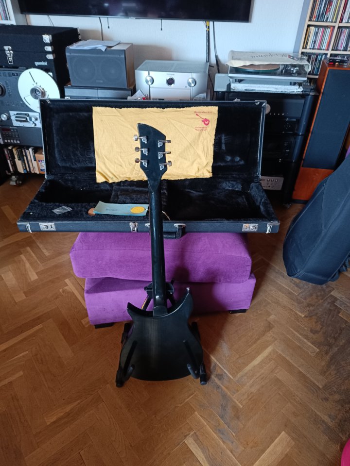 Rickenbacker 350 (año 1989) de segunda mano · Foto 10 de 10 · Madrid · 2000 €