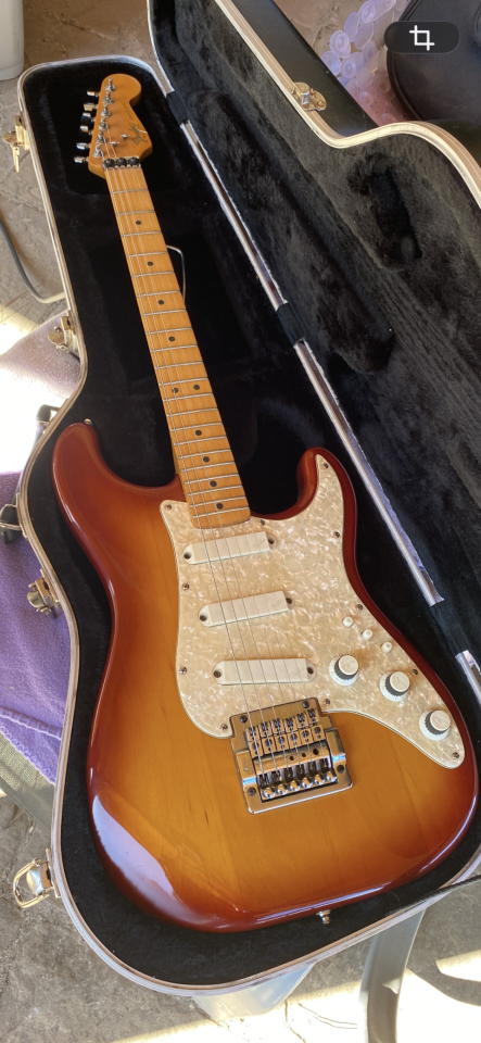 Fender Stratocaster Elite 1983, Dan smith era de segunda mano · Foto 1 de 3 · Barcelona