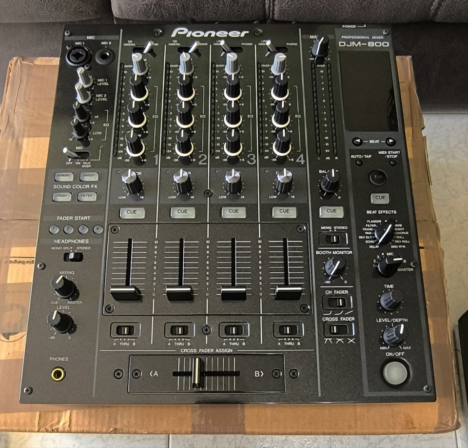 Pioneer DJM-800 Impecable + Caja Original de segunda mano · Foto 1 de 10 · Lugo · 600 €