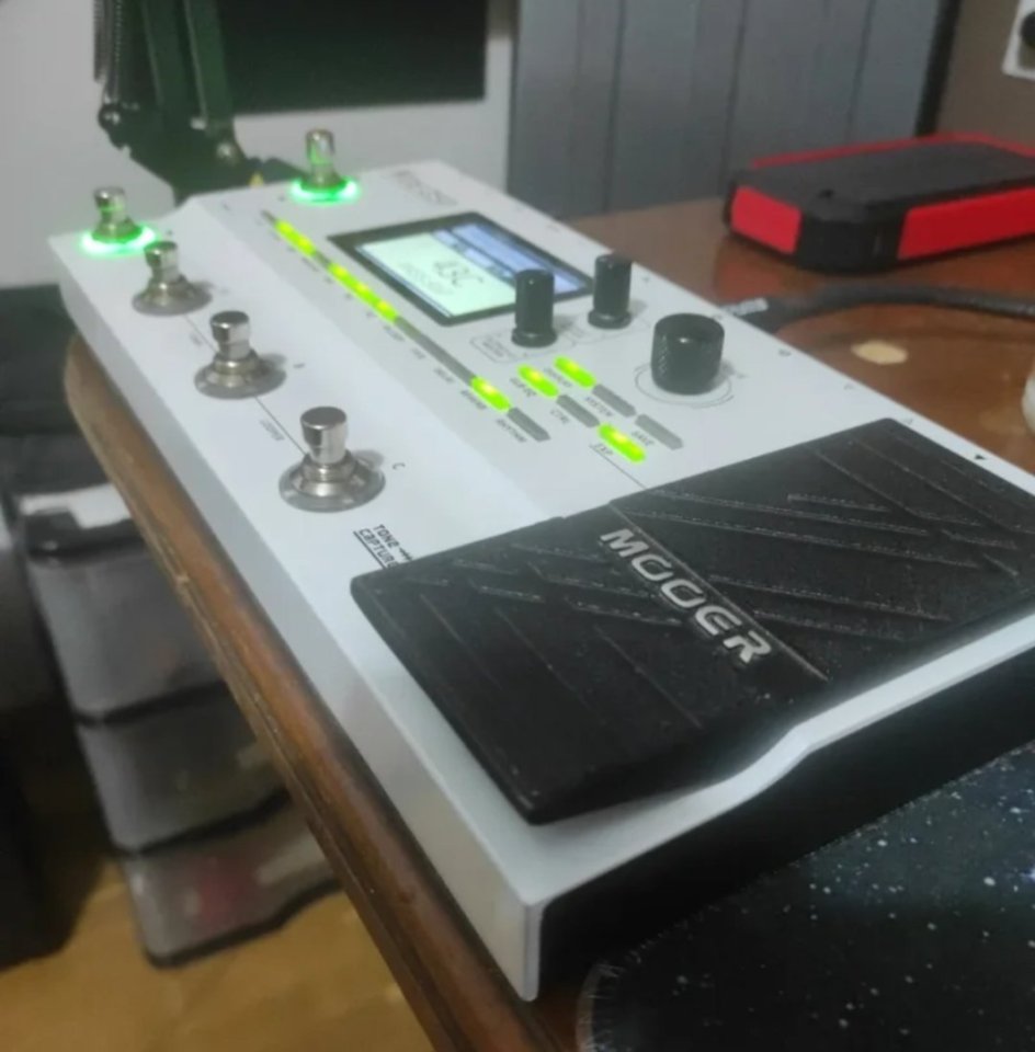 Pedalera Mooer GE250