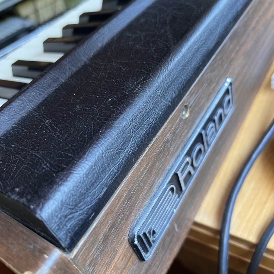 Vendo Roland SH 2000 de segunda mano · Foto 5 de 8 · Girona · 550 €
