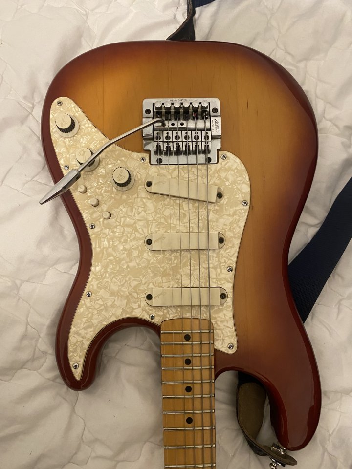 Fender Stratocaster Elite 1983, Dan smith era de segunda mano · Foto 3 de 3 · Barcelona