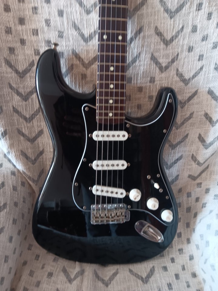 Squier stratocaster serie E Japan 1984-1987 REBAJADA