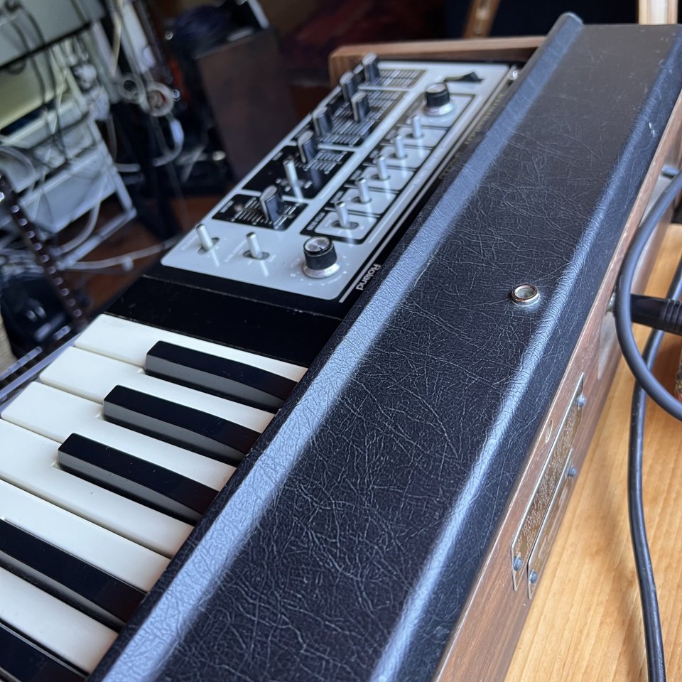 Vendo Roland SH 2000 de segunda mano · Foto 6 de 8 · Girona · 550 €