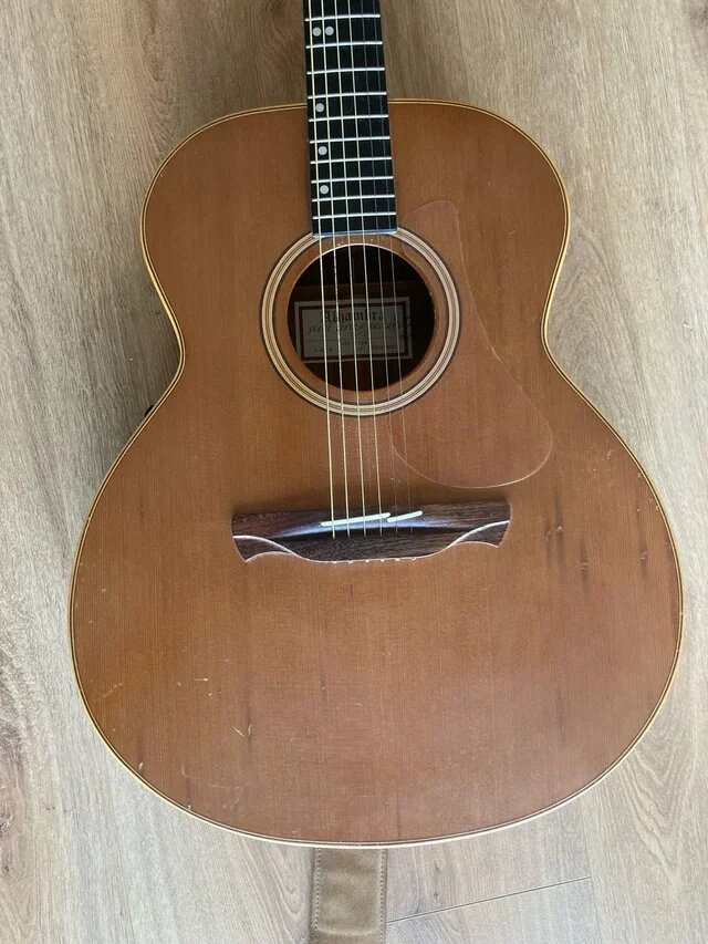 Guitarra acústica Alhambra J2 con previo activo