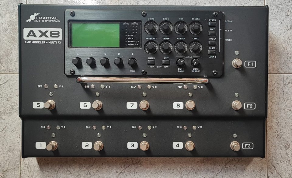 Fractal AX8 de segunda mano · Foto 1 de 3 · Tarragona · 750 €