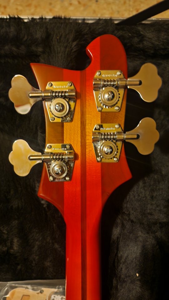 Rickenbacker 4003 Fireglo 2025. Nuevo sin estrenar.