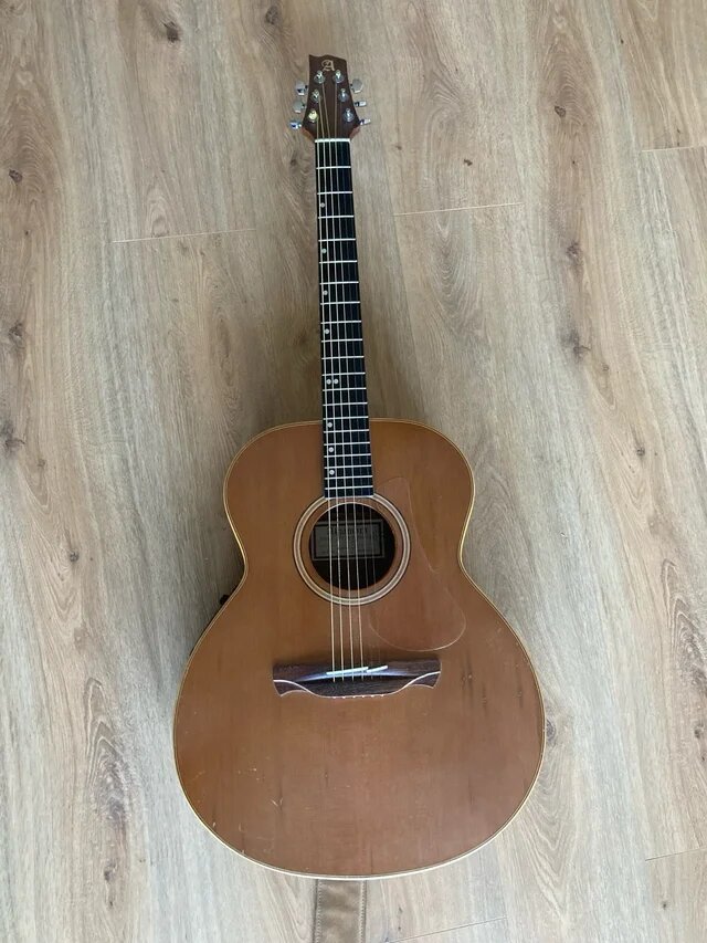 Guitarra acústica Alhambra J2 con previo activo