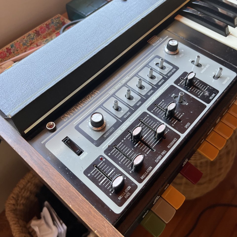 Vendo Roland SH 2000 de segunda mano · Foto 8 de 8 · Girona · 550 €