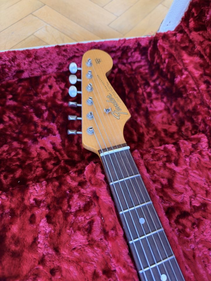 Fender Stratocaster LTD 1964 RSTD Heavy Relic Candy Apple Red de segunda mano · Foto 5 de 9 · Madrid · 3999 €