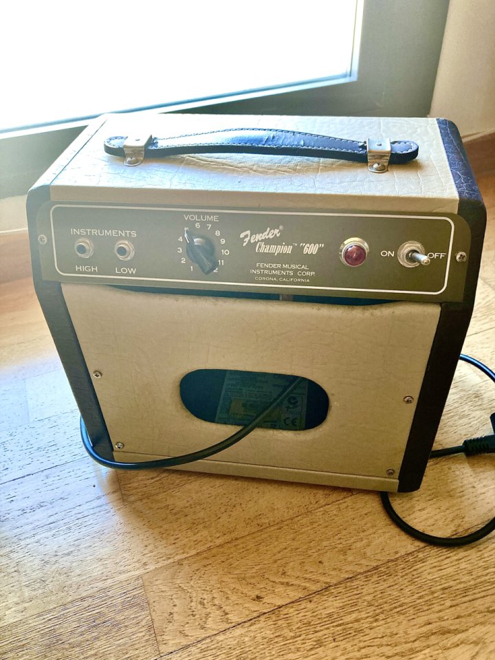 Fender Champ 600 Mejorado ! de segunda mano · Foto 2 de 3 · Castellón · 275 €