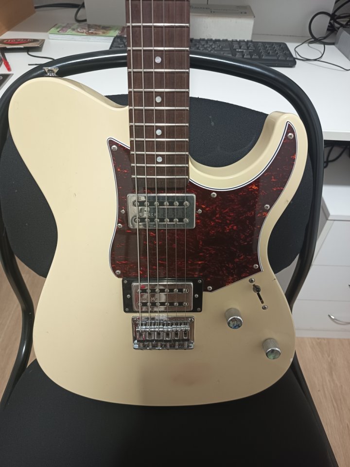 Yamaha Pacifica 120s de segunda mano · Foto 1 de 8 · Alicante · 320 €