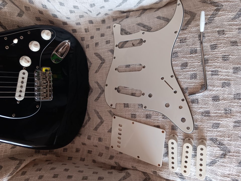 Squier stratocaster serie E Japan 1984-1987 REBAJADA