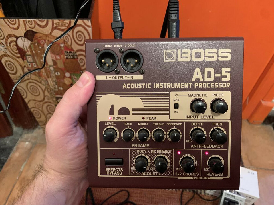 Pack BOSS AD-5 (previo/procesador acústica) + BOSS FS7 + cable Roland TRS