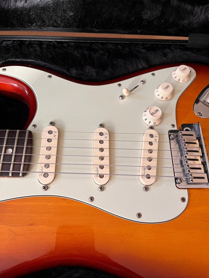 Fender American Deluxe Strat 2014 - 60th Anniversary (Tobacco Sunburst) SSS