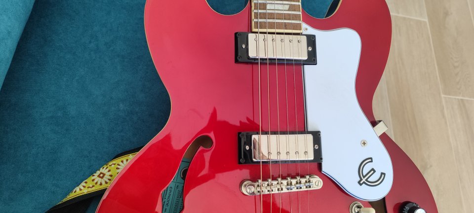 Epiphone Riviera Sparkling Burgundy
