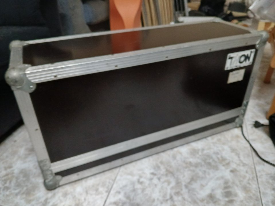 O cambio Marshall JVM210H con flightcase THON