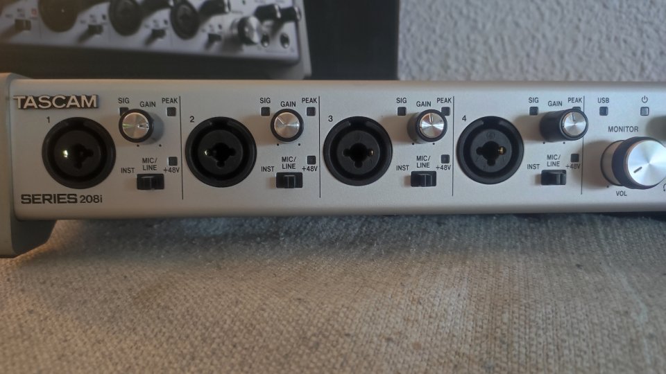Tascam series 208i usb
