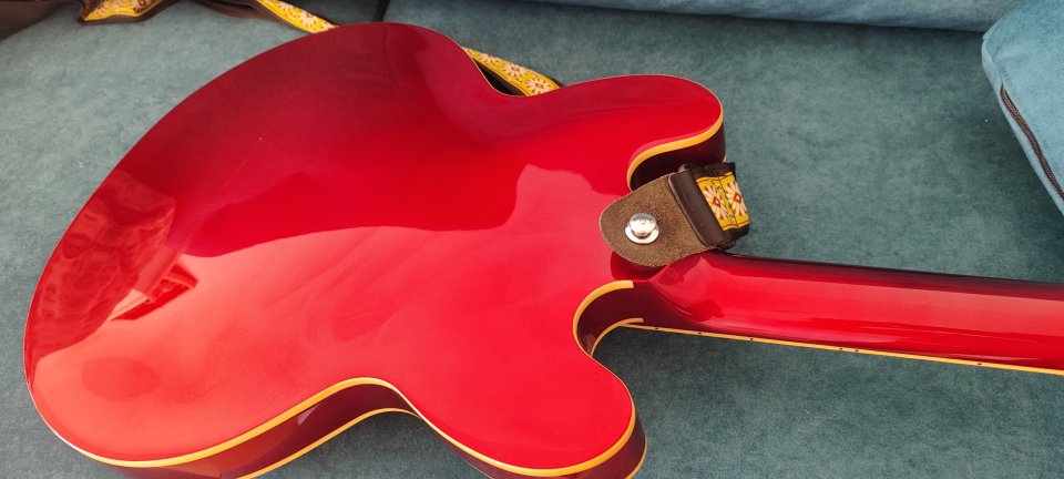 Epiphone Riviera Sparkling Burgundy