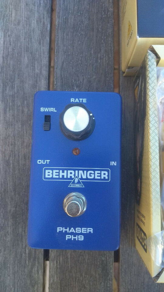 5 pedales Behringer
