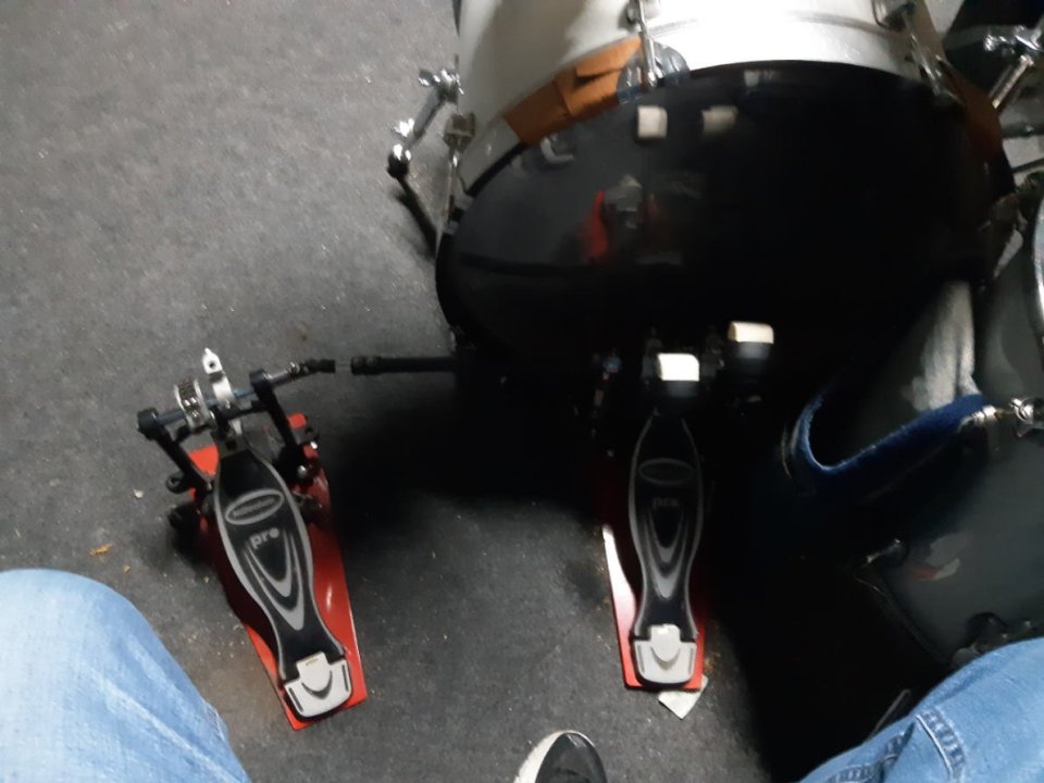 Bateria YAMAHA GIGMAKER completa con platos y doble pedal bombo de segunda mano · Foto 5 de 7 · Madrid · 700 €