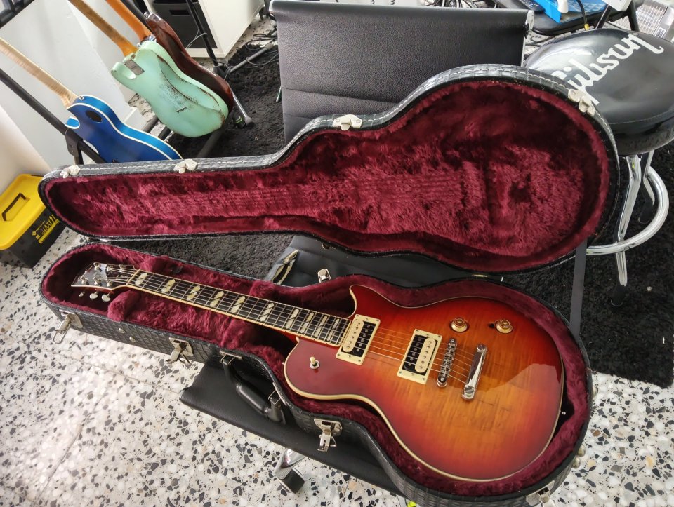 Godin Summit Classic Supreme Limited
