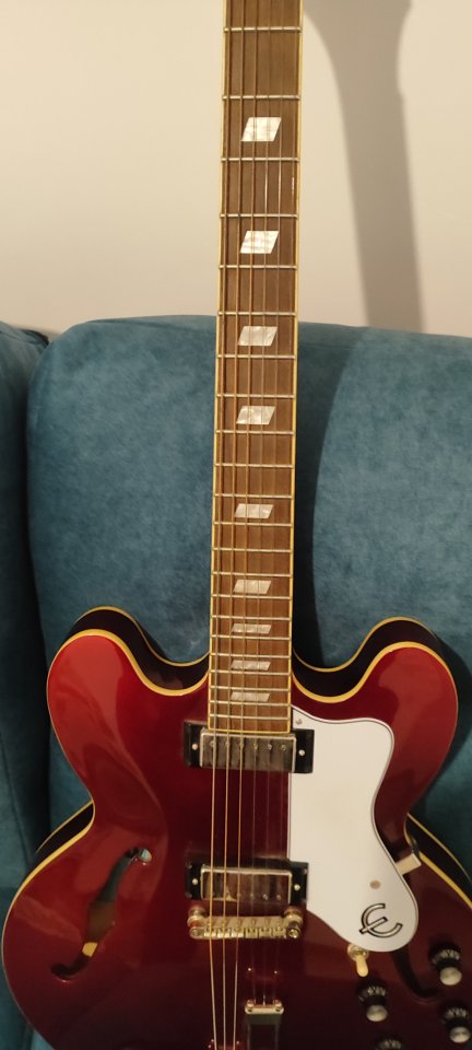 Epiphone Riviera Sparkling Burgundy