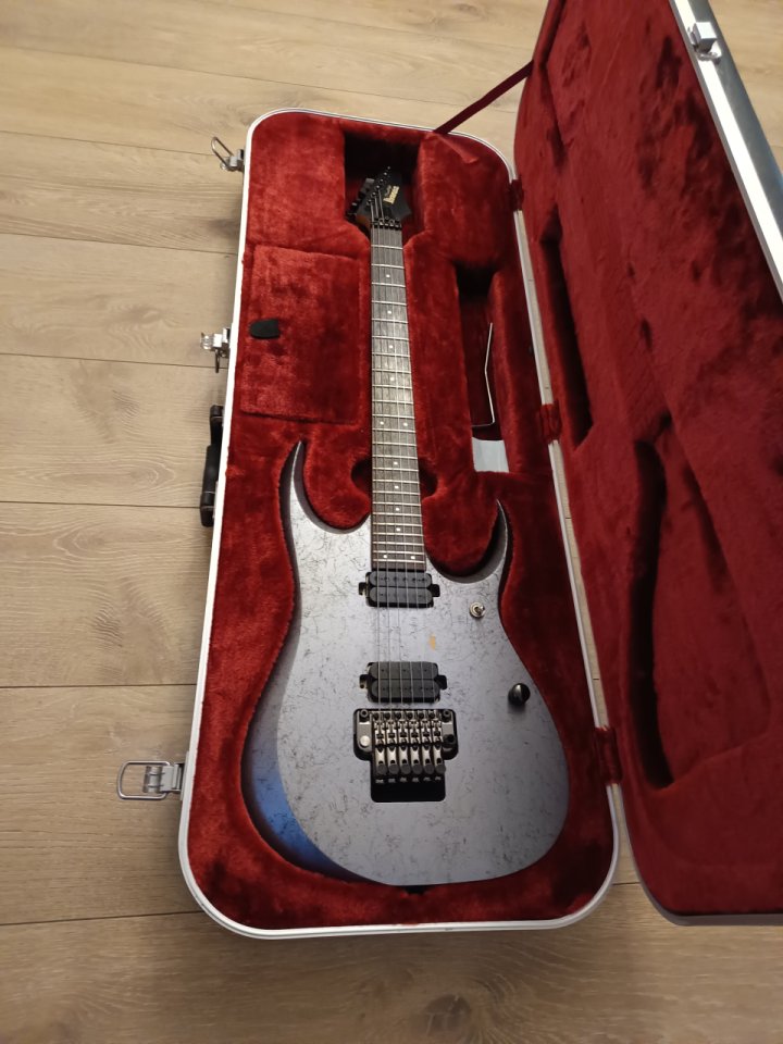 Ibanez RGD2120Z Prestige de segunda mano · Foto 1 de 5 · Barcelona · 900 €