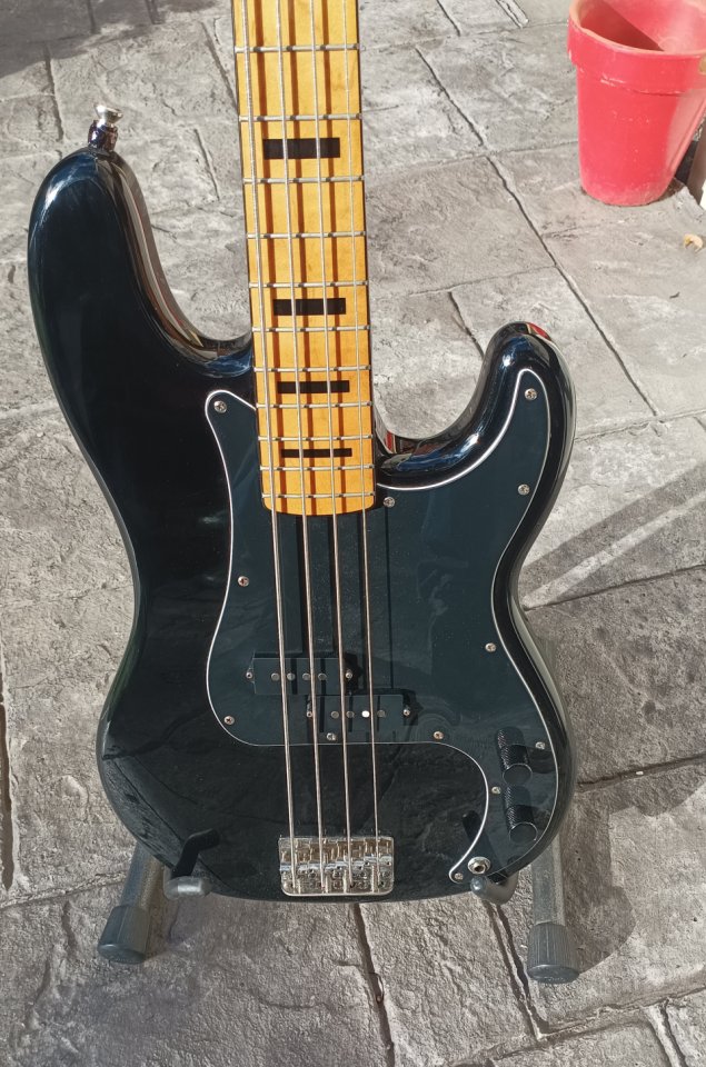 Squier Precision Bass Classic Vibe 57 de segunda mano · Foto 2 de 9 · León · 400 €
