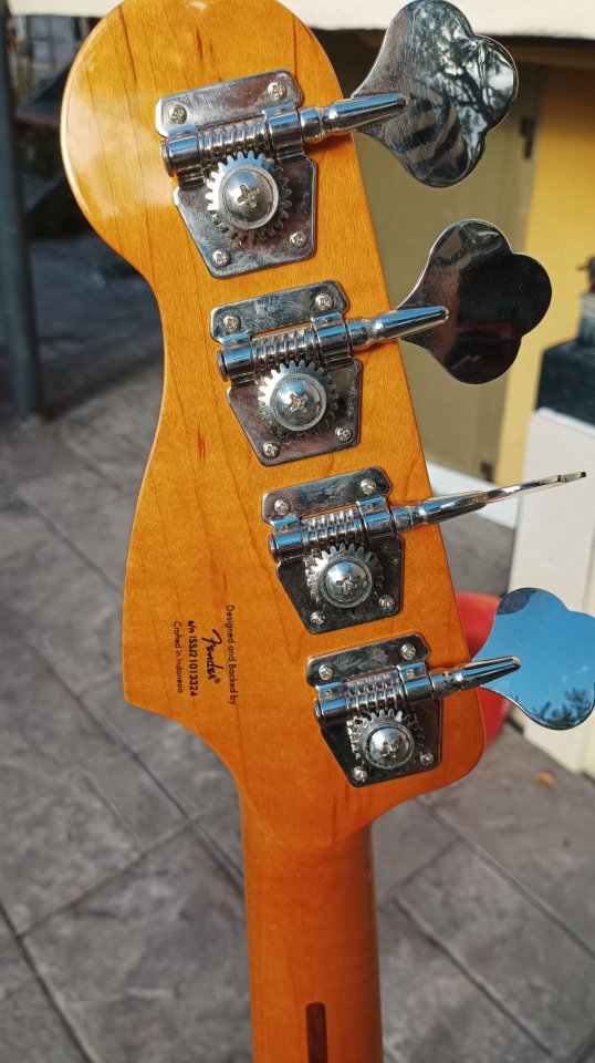 Squier Precision Bass Classic Vibe 57 de segunda mano · Foto 5 de 9 · León · 400 €
