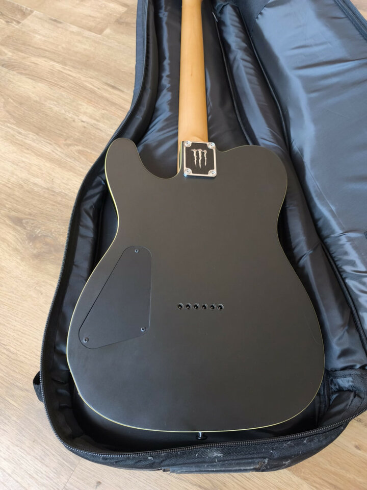 Guitarra Schecter Diamond Edicion Monster Energy + Funda y Ampli.