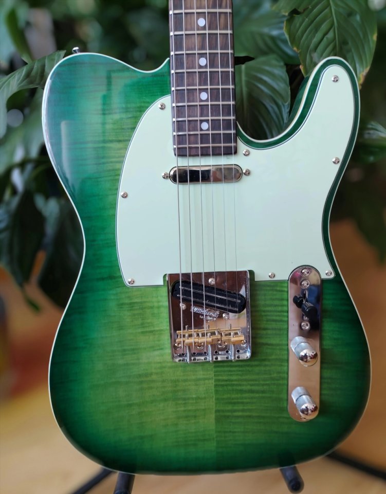 Guitarra ELg estilo telecaster de segunda mano · Foto 4 de 10 · Madrid · 550 €