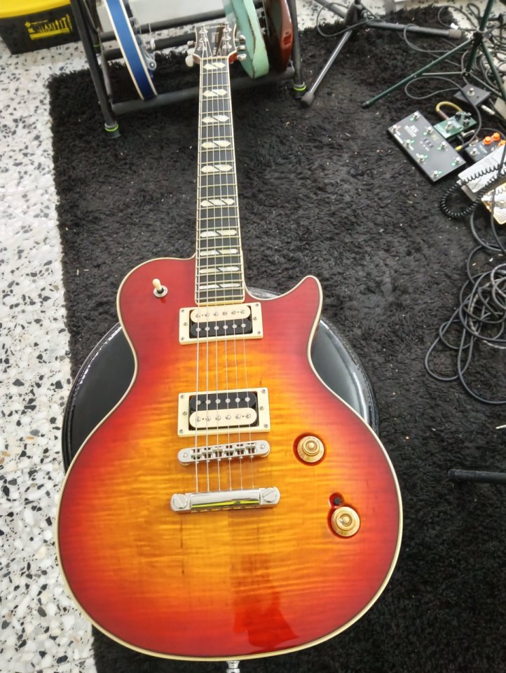 Godin Summit Classic Supreme Limited de segunda mano · Foto 8 de 10 · Gipuzkoa · 1275 €