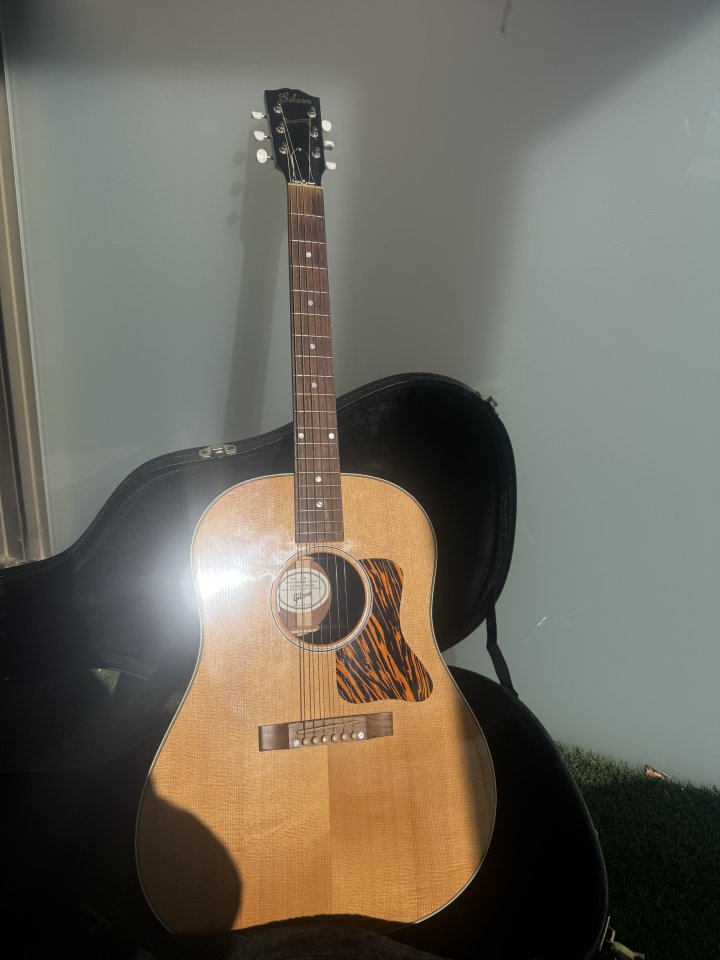 Gibson J-35 (2017) Natural + Estuche Original de segunda mano · Foto 2 de 10 · Madrid · 1950 €