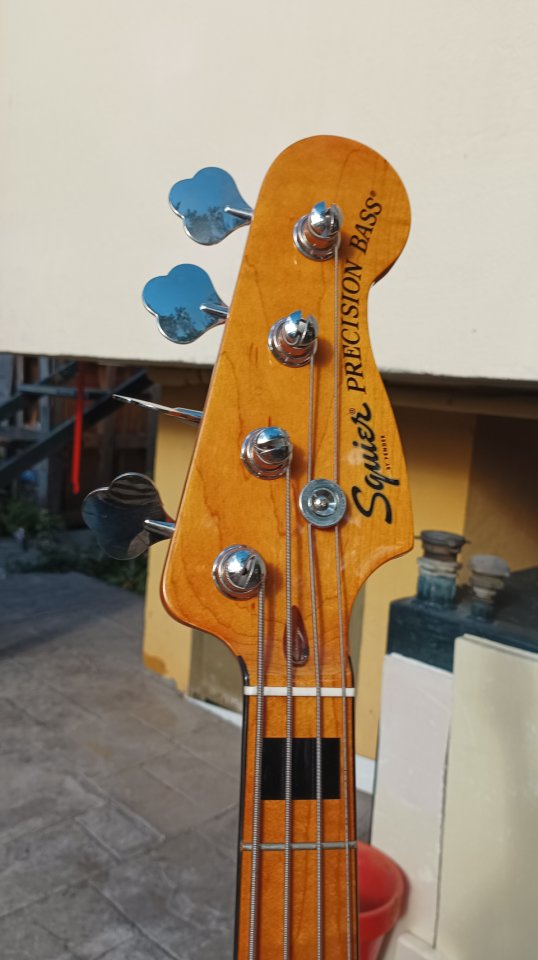Squier Precision Bass Classic Vibe 57 de segunda mano · Foto 7 de 9 · León · 400 €
