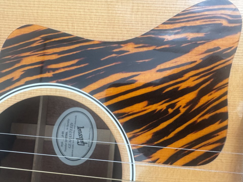 Gibson J-35 (2017) Natural + Estuche Original de segunda mano · Foto 3 de 10 · Madrid · 1950 €
