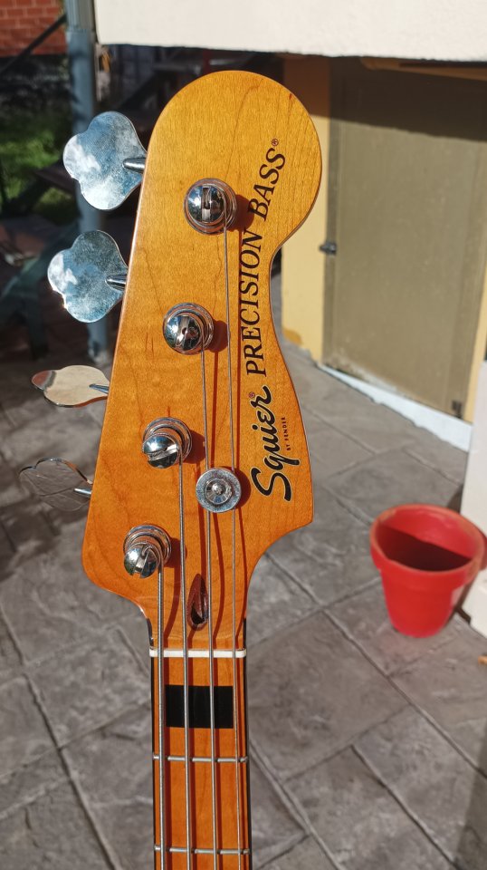 Squier Precision Bass Classic Vibe 57 de segunda mano · Foto 9 de 9 · León · 400 €