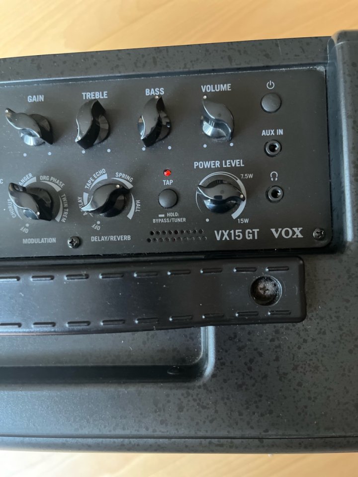 Amplificador Vox VX15 GT de segunda mano · Foto 7 de 9 · Valencia · 80 €